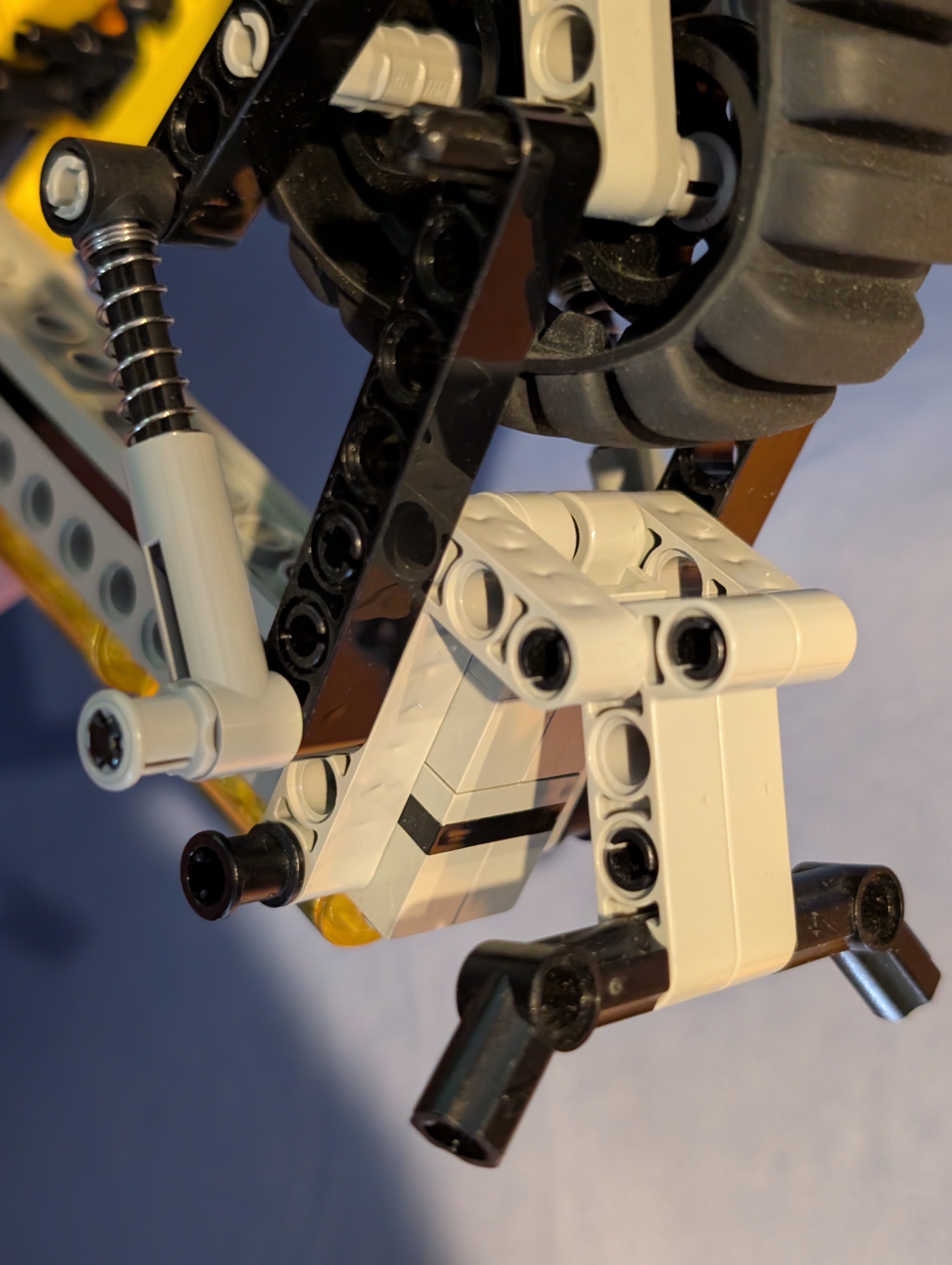 Sand Tarakava: Detail of top wheel (left) and rear wheel (right)